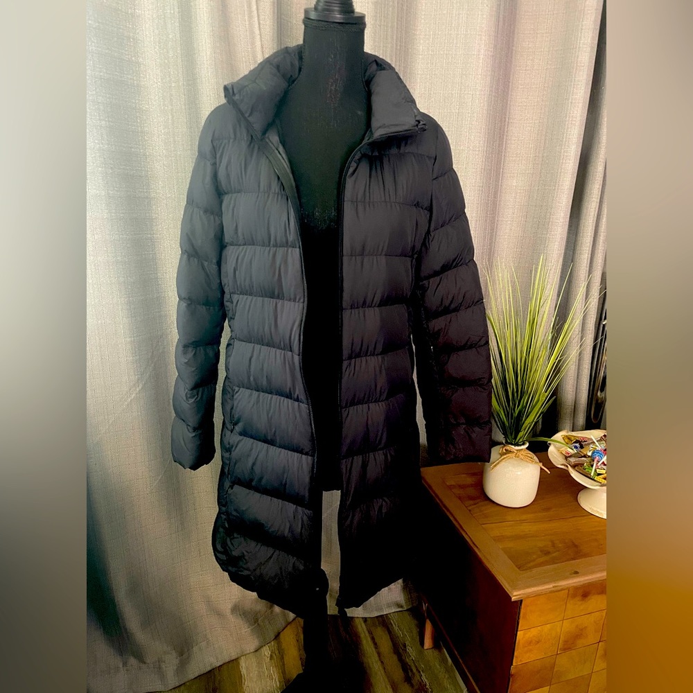 Uniqlo Women's Black Long Puffy Coat | Size M | Windproof & Water Repellent